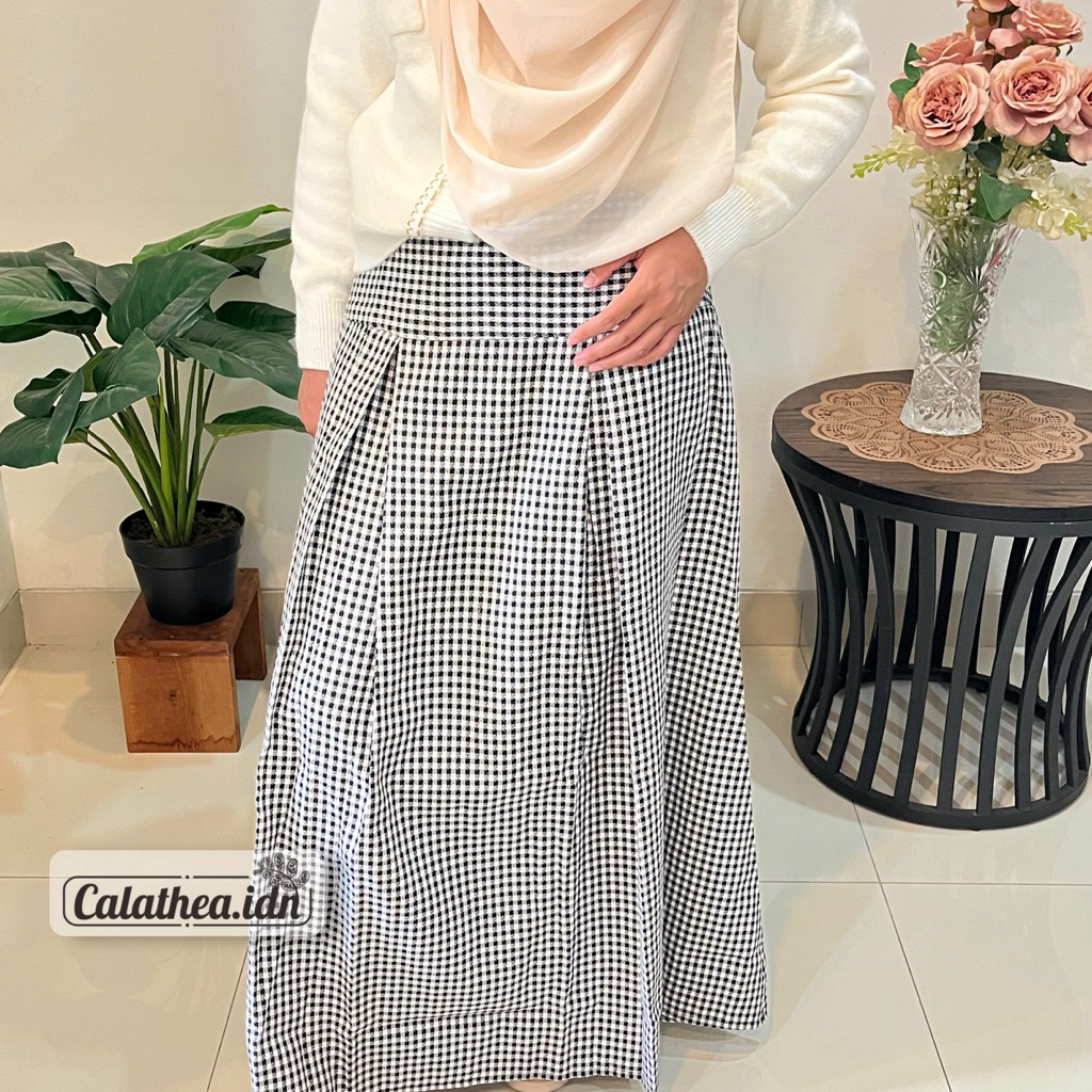 Calla Skirt by Calathea.idn - Rok wanita. Bahan katun linen Motif Kotak-kotak Hitam Putih - All Size