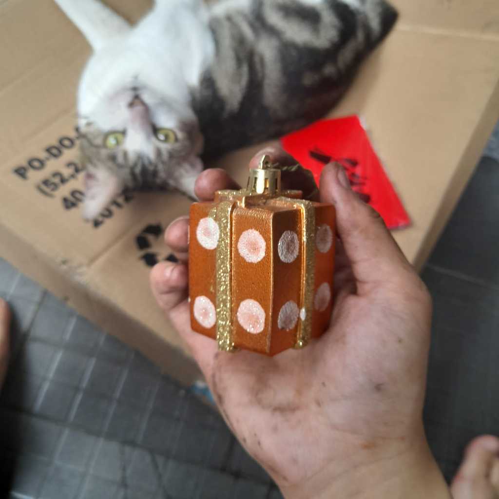 HIASAN NATAL BENTUK KADO HIASAN BENTUK KADO HIASAN KADO BENTUK KADO GEMAS
