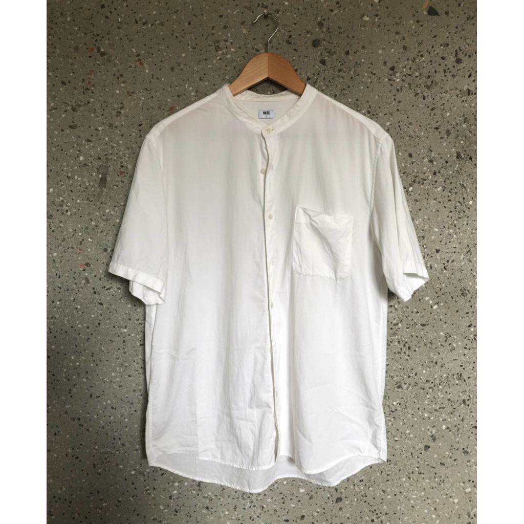 Kemeja Pria Putih Uniqlo Kerah Tegak Lengan Pendek (L)