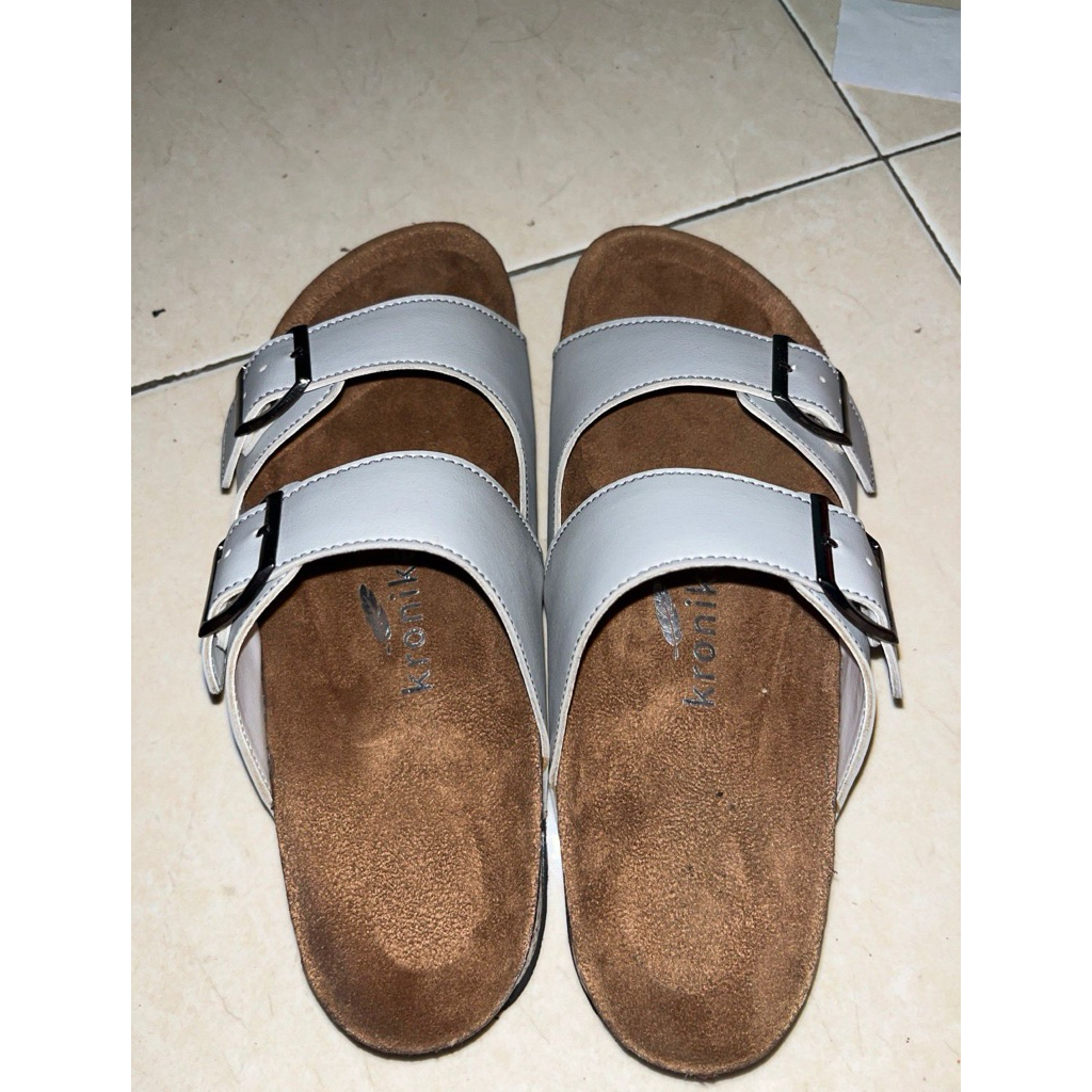 Preloved Sandals Kronikel