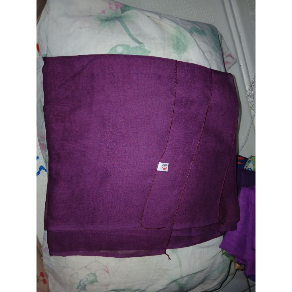 HIJAB SEGIEMPAT WARNA UNGU TUA