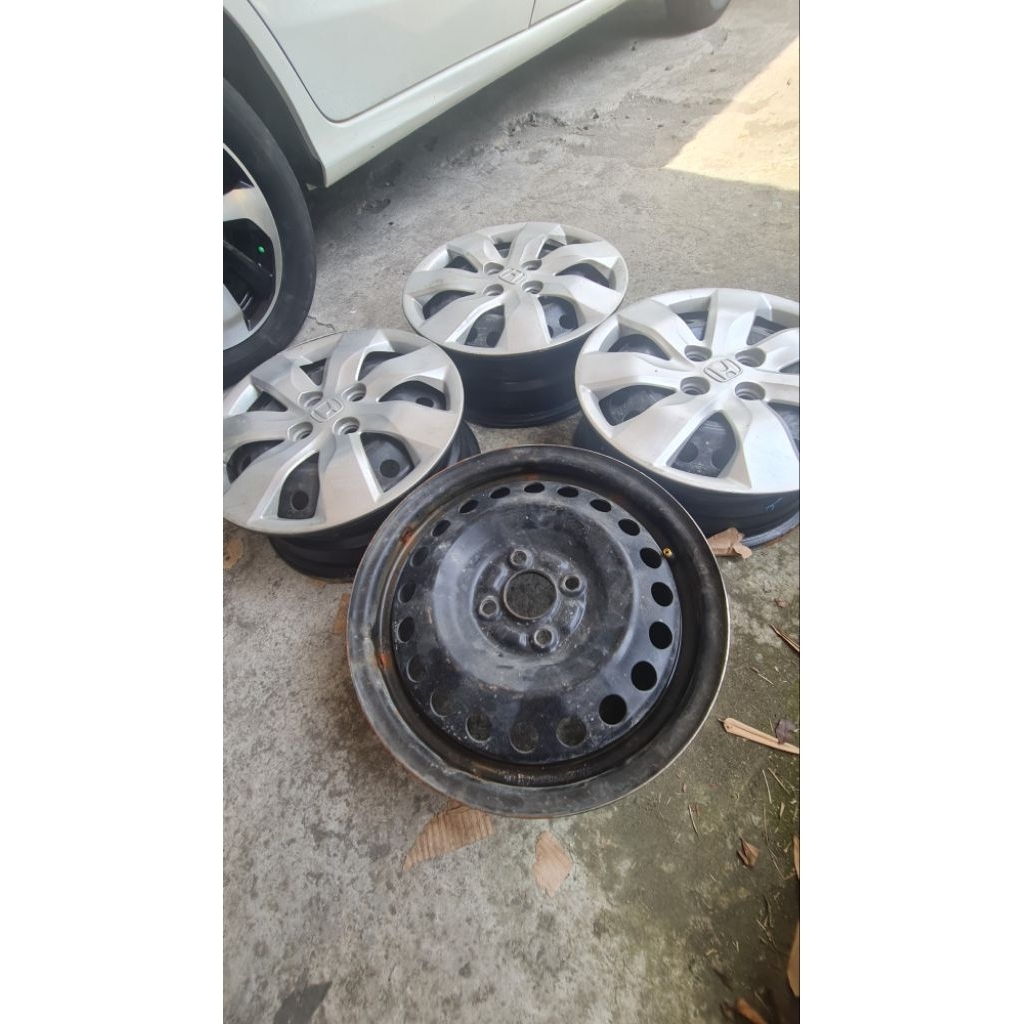 Velg + Dop R15 Mobilio Original
