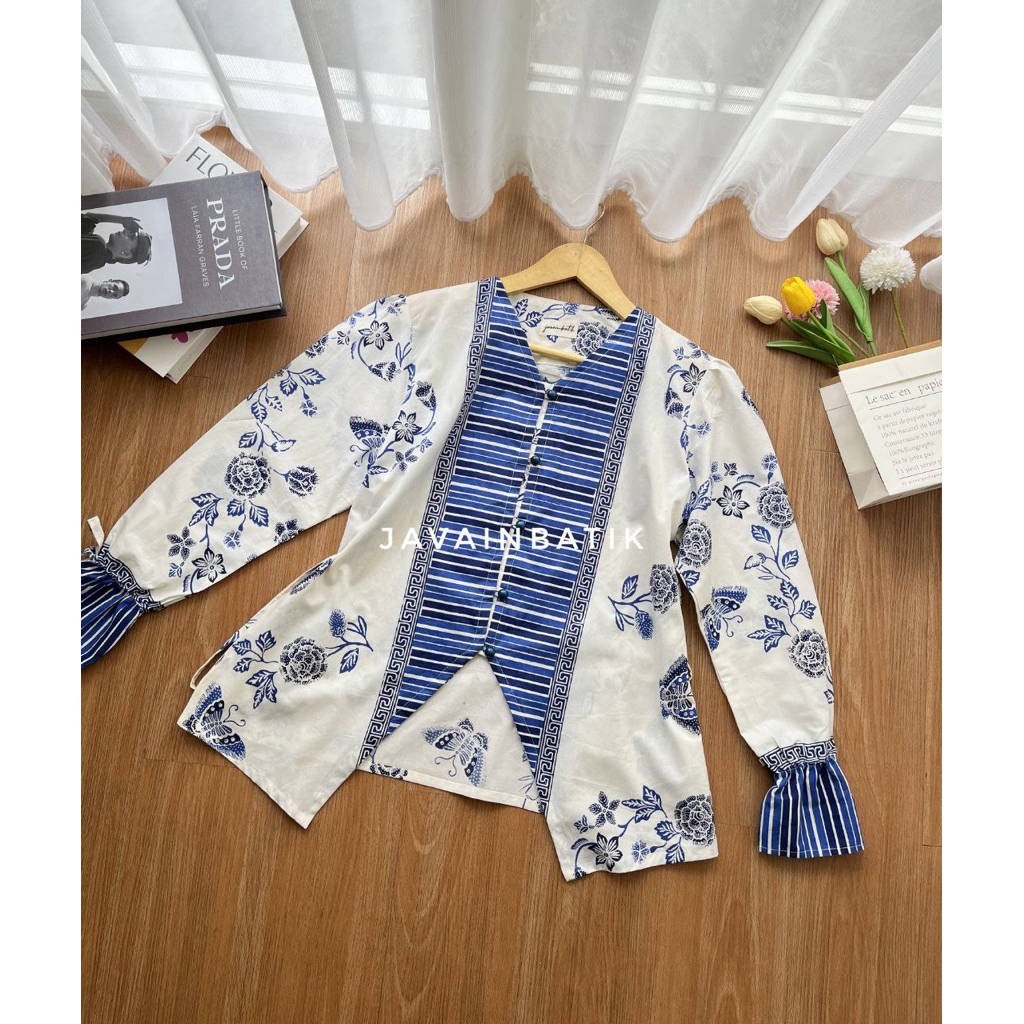 javainbatik - BATIK ATASAN DAN BAWAHAN MOTIF BUNGA PUTIH BIRU - atasan wanita - tunik batik wanita -