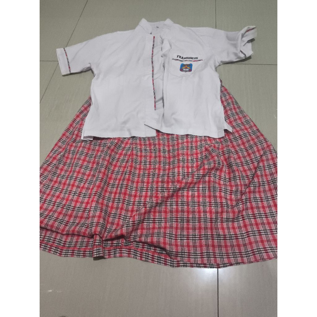 SERAGAM SMA FRANSISKUS PL