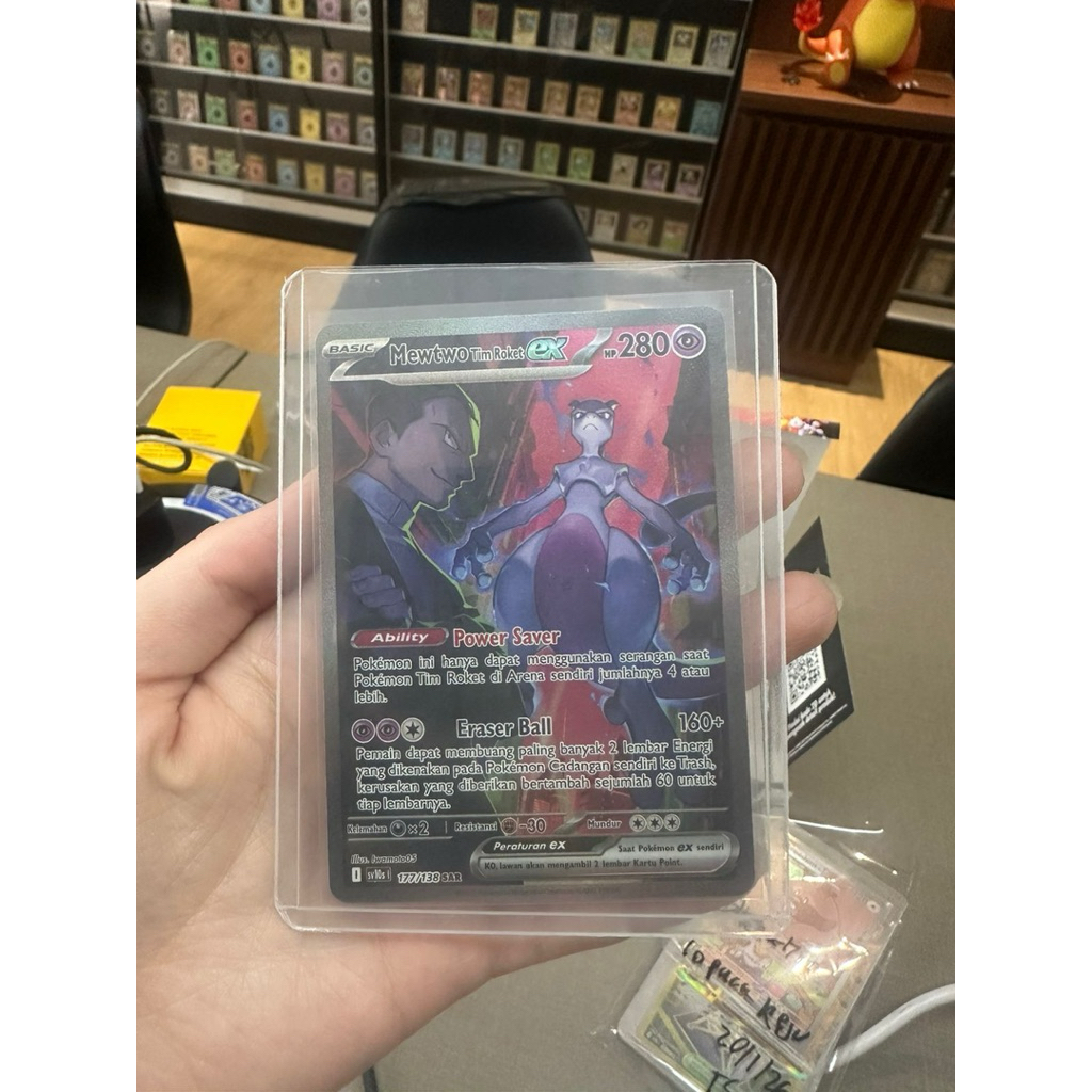 EX Mewtwo Tim Roket SAR 177/138 sv10s Kehadiran Juara Pokemon TCG Indonesia