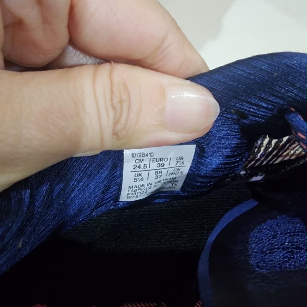 PRELOVEDSepatuAsicsNovablast3Size39