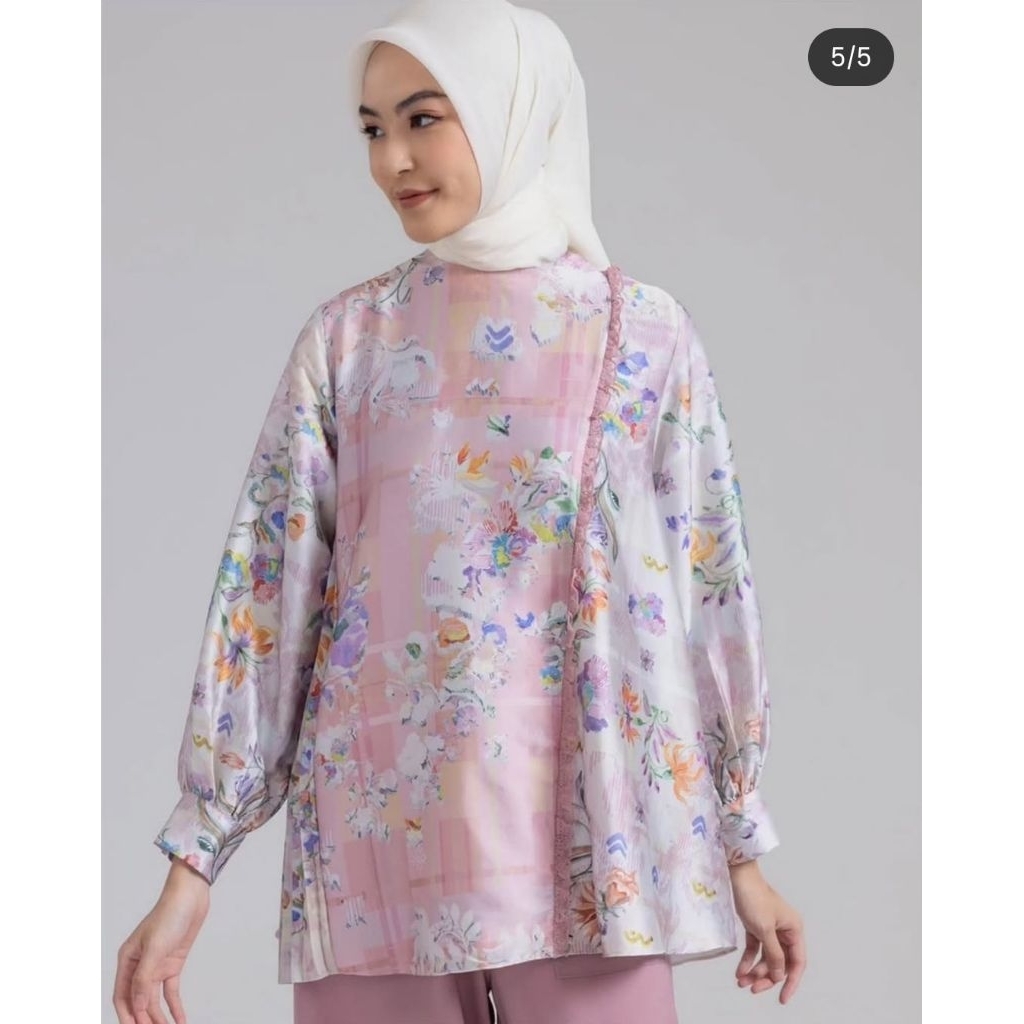 Preloved Kolara Top size S by Riamiranda