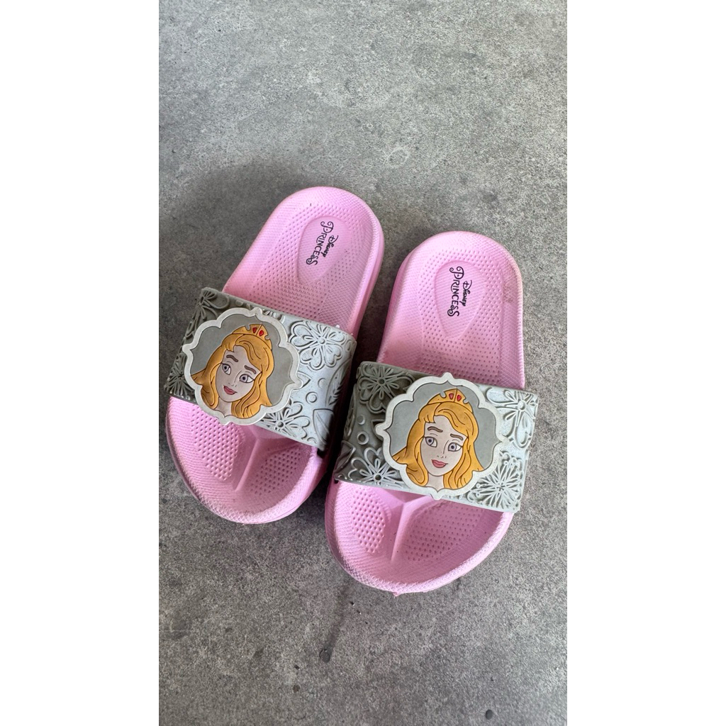 DISNEY ORI PRINCESS preloved sepatu/sandal size 23 insole 15,5-16cm, good condition minus kotor aja