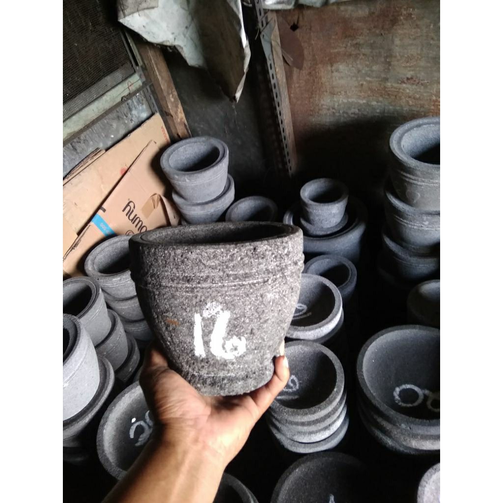 lumpang, tumbukan batu asli muntilan ukuran 16cm plus alu satu set