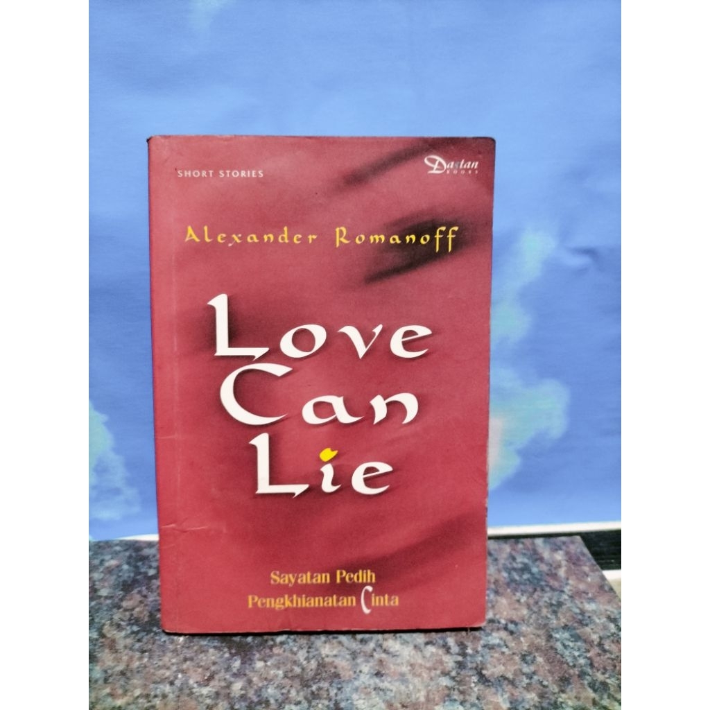 BUKU BEKAS LOVE CAN LIE BY ALEXANDER ROMANOFF