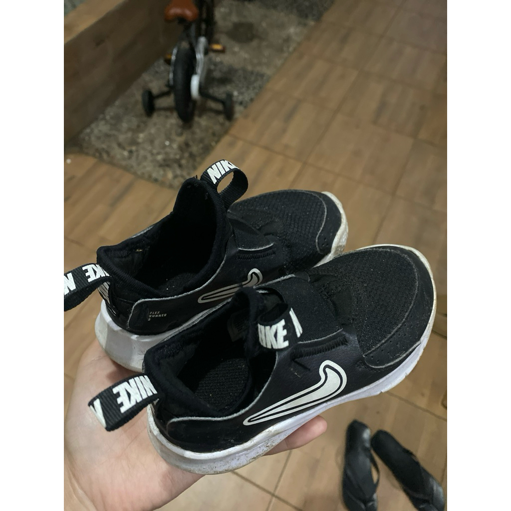 preloved sepatu nike anak original