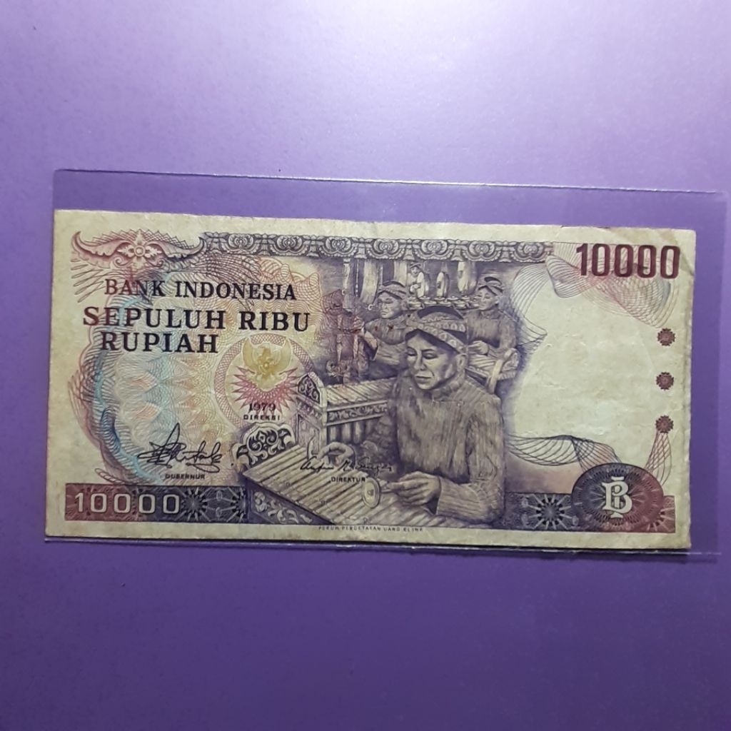 Uang kuno 10000 rupiah gamelan
