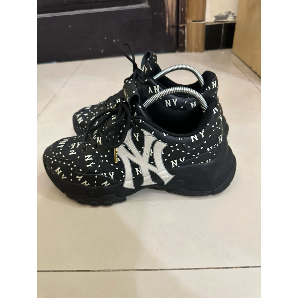 SEPATU MLB BIGBALL CHUNKU NY YANKES SAFFIANO BLACK 100% ORIGINAL. SECOND LIKE NEW UKURAN 42,5