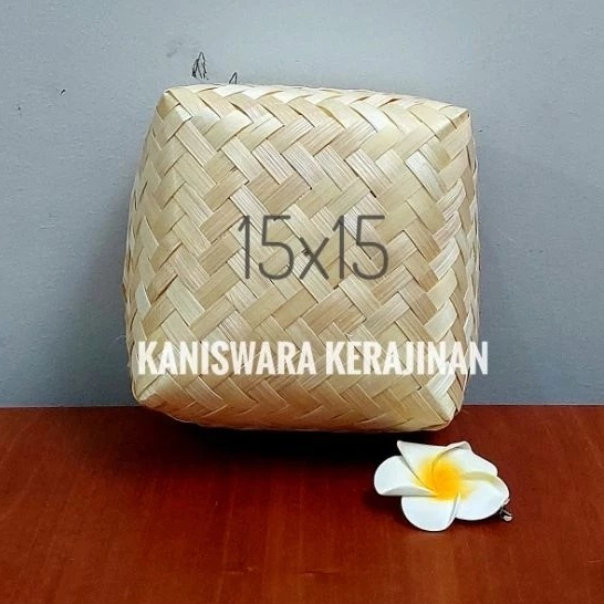 Kaniswara Besek Bambu 15x15 cm Sepasang Anyaman Bambu Halus Bersih Wadah Tempat Makan Standar Cateri