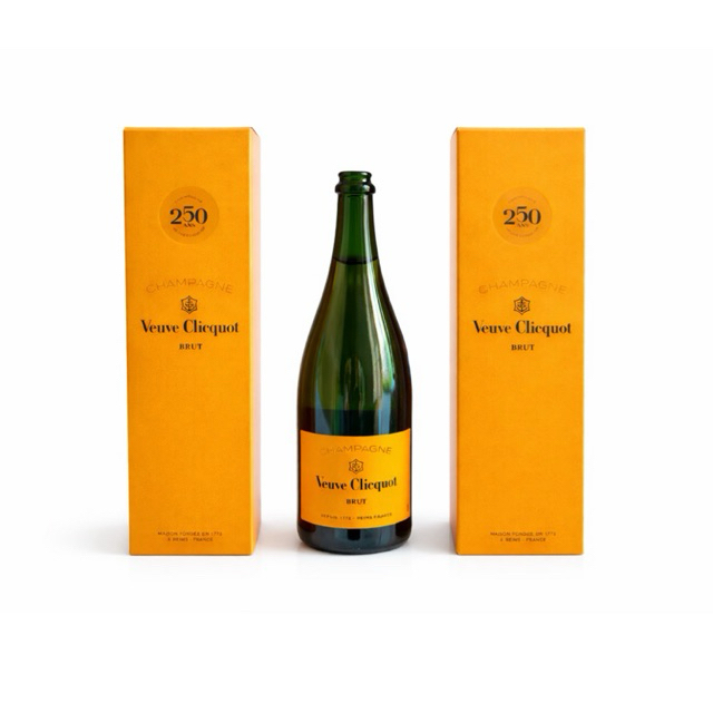 botol bekas veuve clicquot import dekorasi/koleksi NO TUTUP ,lengkap dengan dus