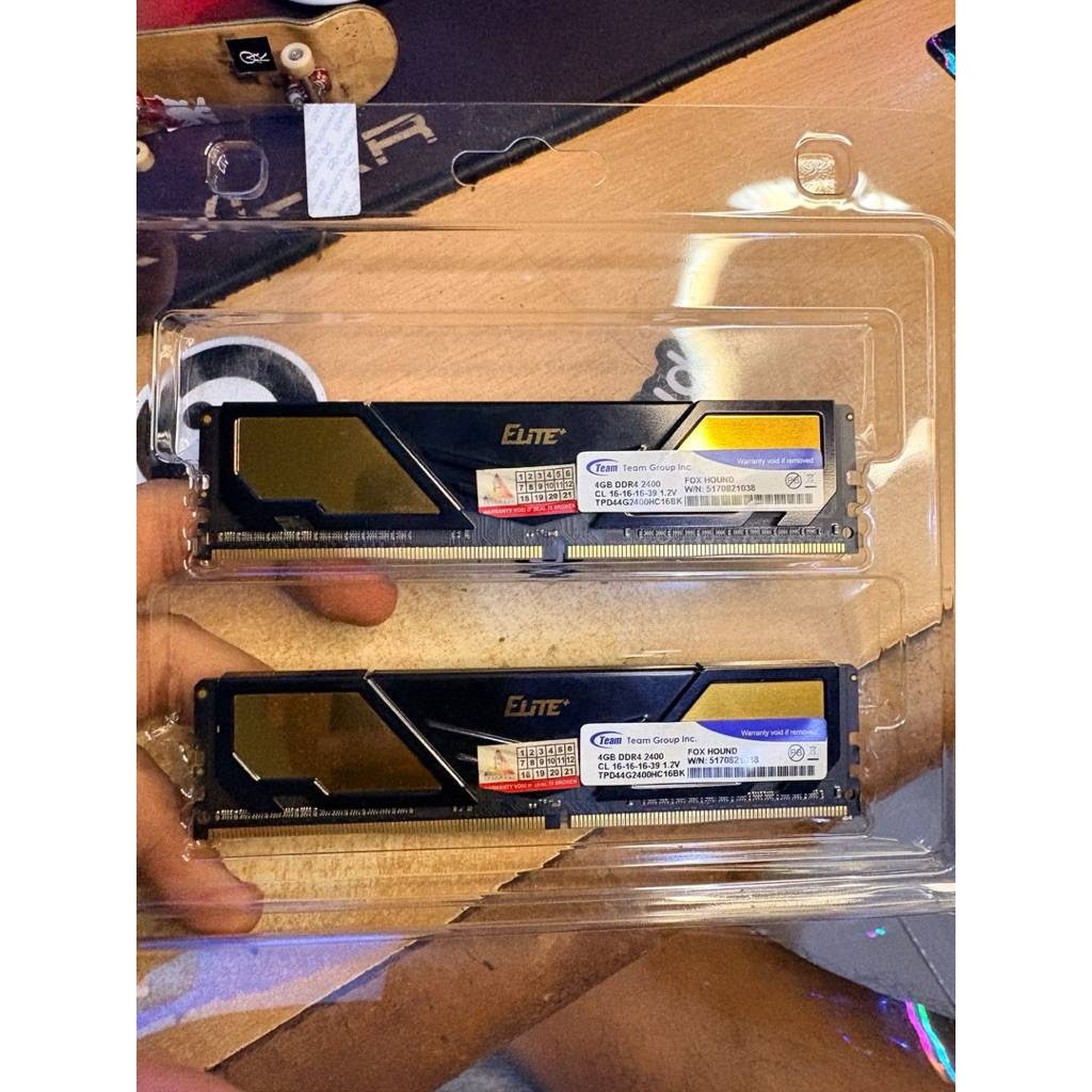 team elite 2x4GB ddr4 2400 kondisi normal.