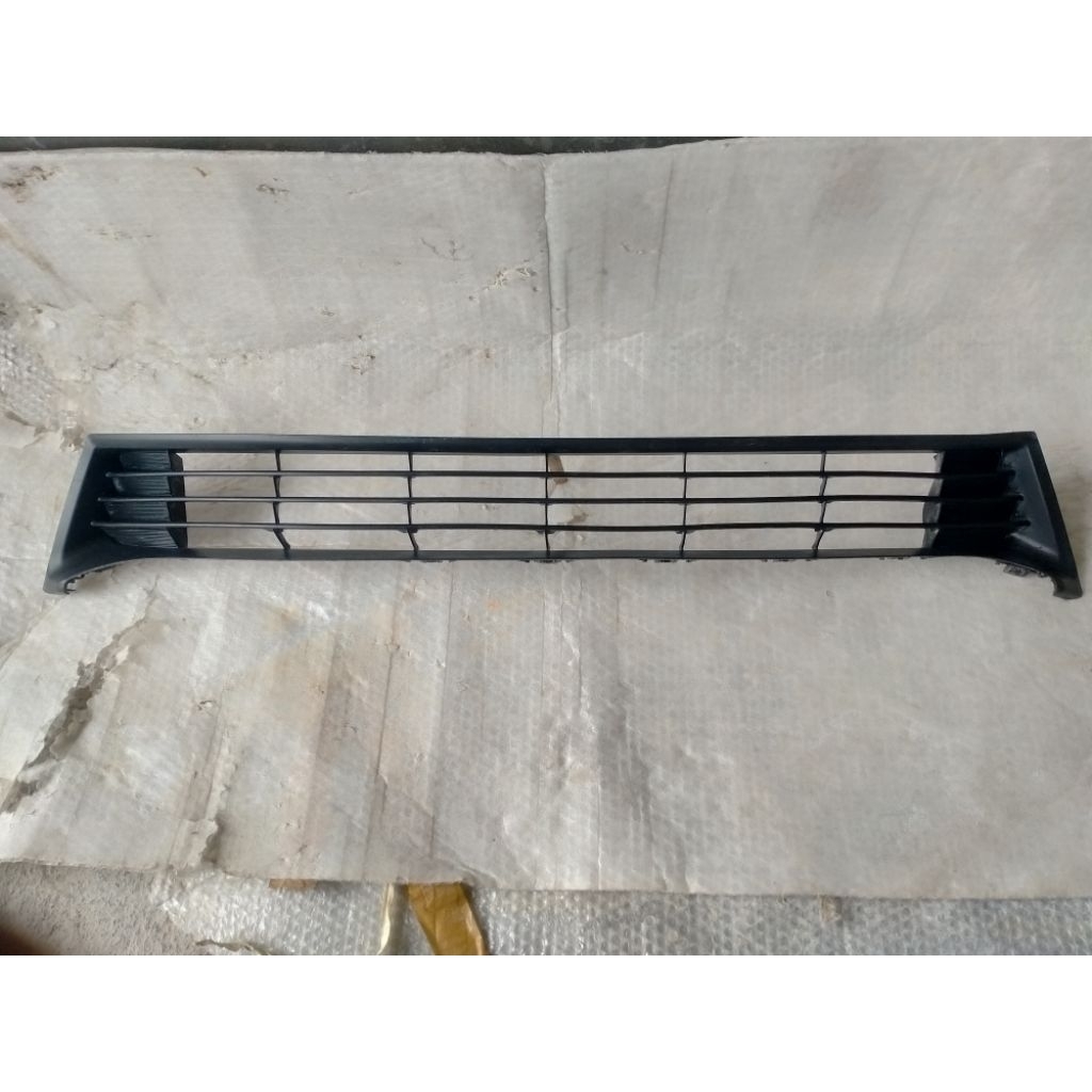 Grill bawah bemper depan Altis 2015 pre facelift