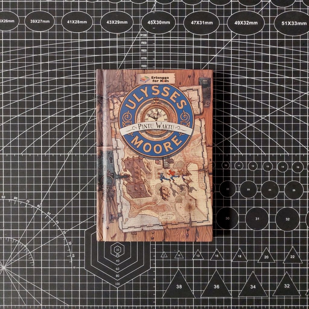 PRELOVED BOOK - Buku Ulysses Moore 1: Pintu Waktu - Pierdomenico Baccalario