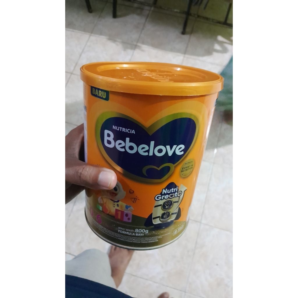 kaleng biskuit bekas