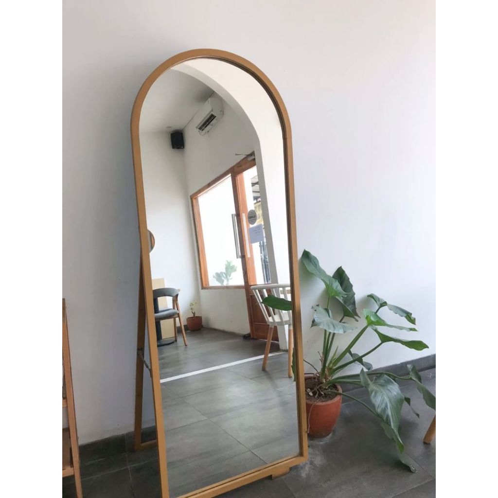 Standing mirror doom/Kaca mirror