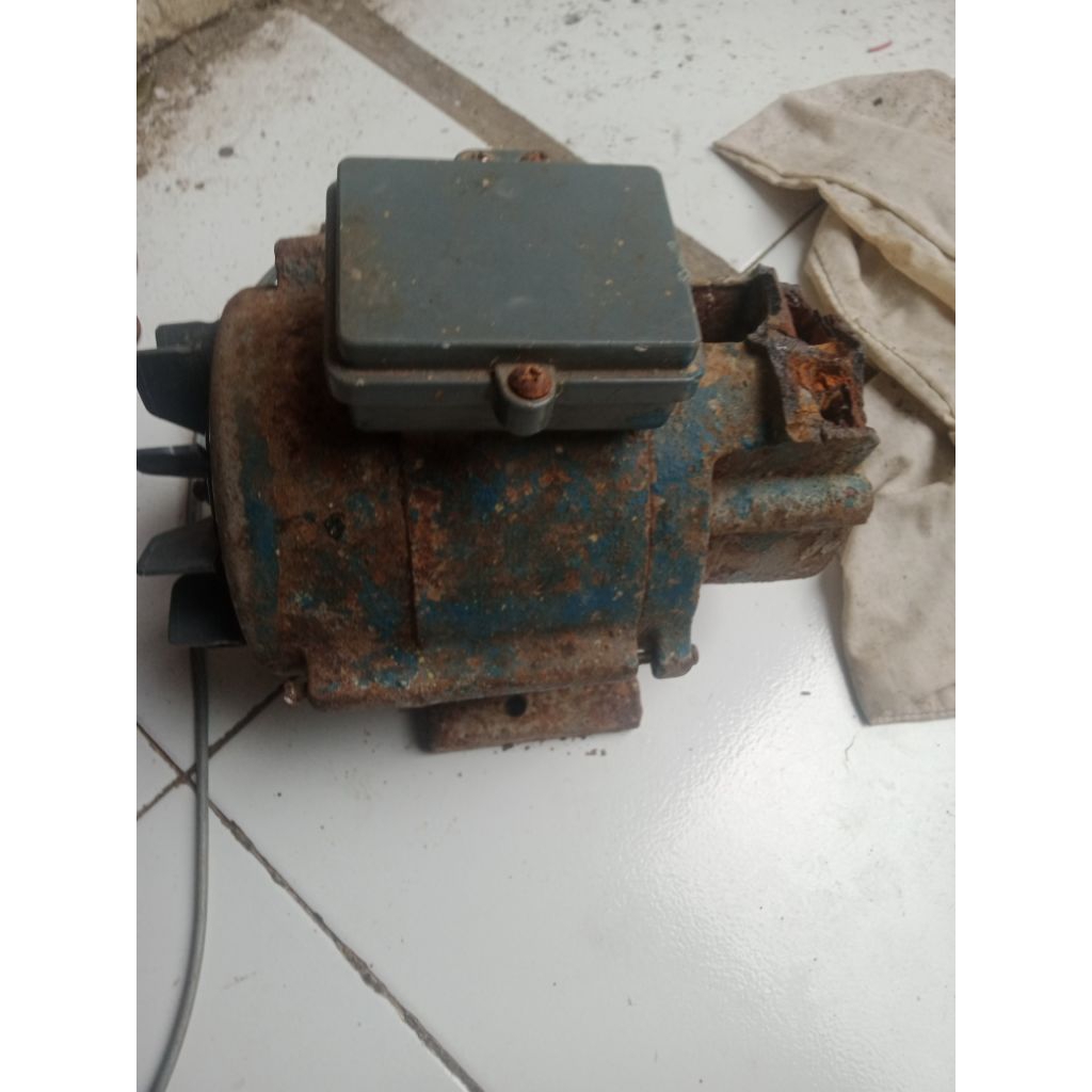 motor dinamo bekas pompa air Sanyo jadul
