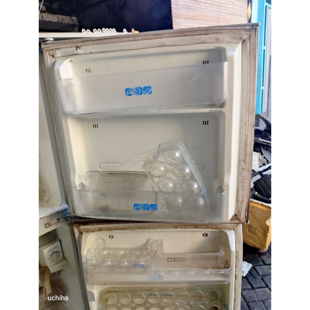 rak botol / rak alas/ sayur kulkas merk Sharp/ Sharp 2 pintu