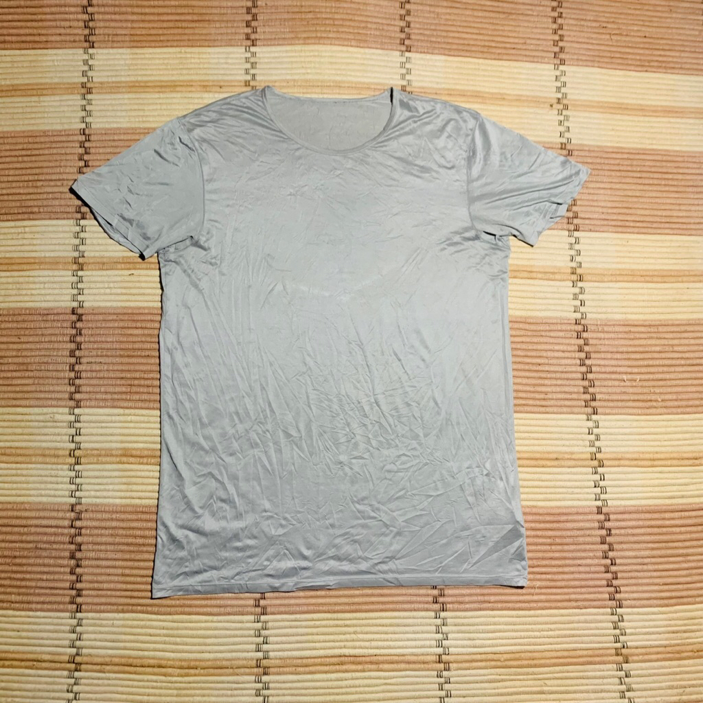 Kaos UNIQLO AIRism O  Neck Size XL  T Shirt Baju Dry Original Second Preloved