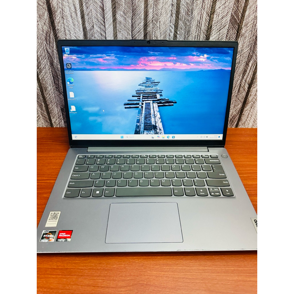 LENOVO V14 G4  AMD RYZEN 3-7320U