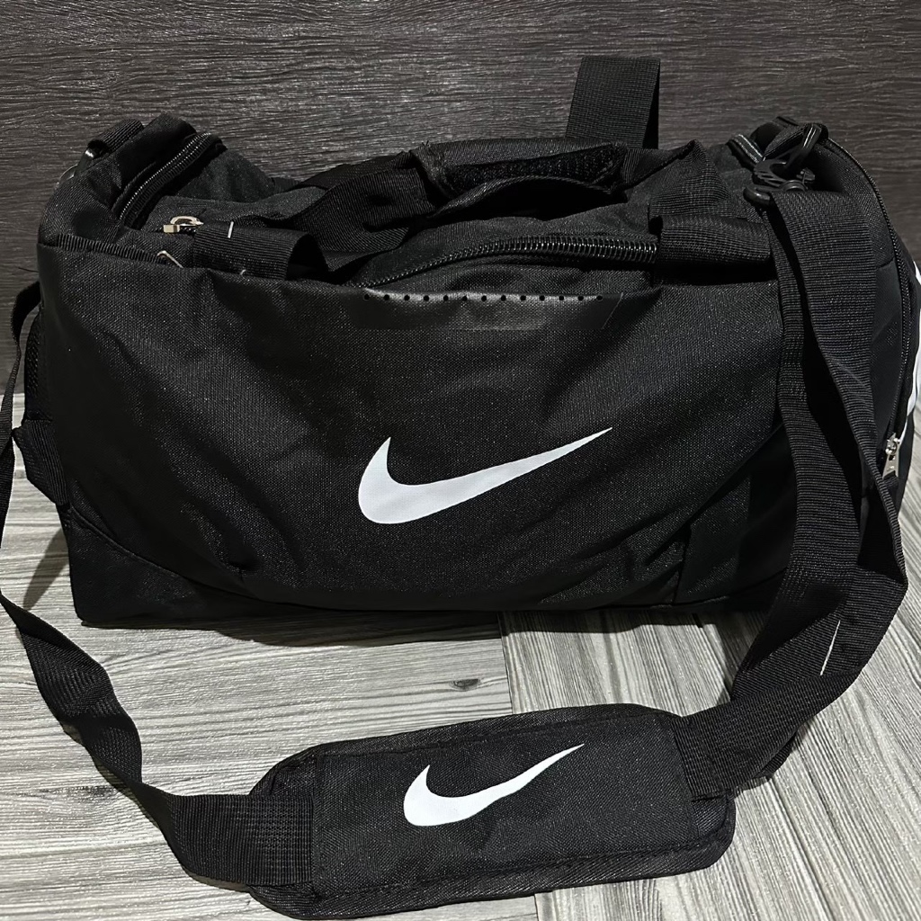 TAS DUFFLE NIKE FONT BASIC MODEL ORIGINAL BLACK BAGS / TAS DUFFLE GYM PRIA WANITA / TAS DUFFLE BEST 