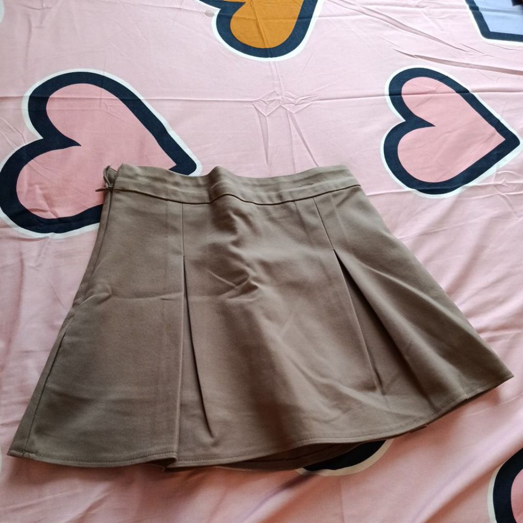 celana pendek model rok coklat
