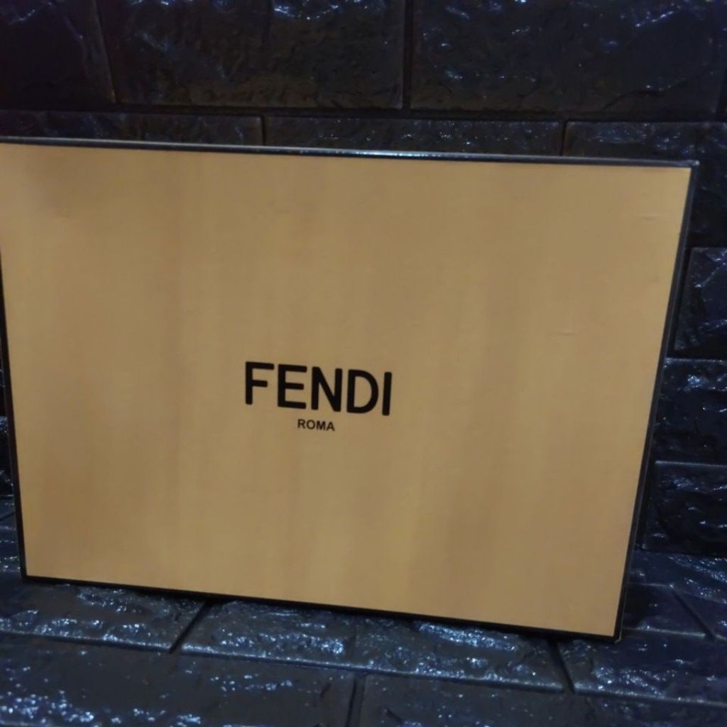 Kardua Sepatu Fendi
