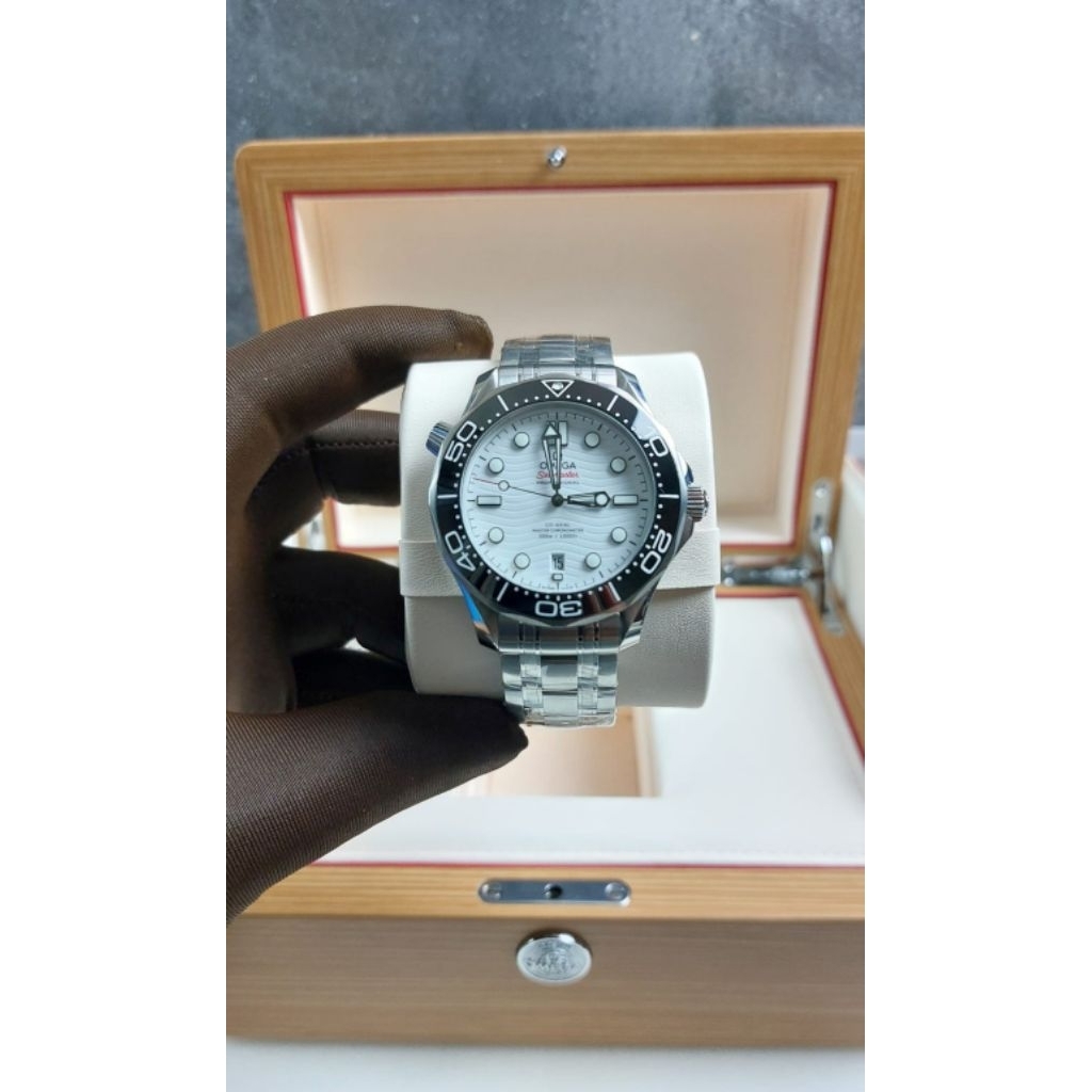 OMEGA Seamaster Diver 300M White Dial Steel Bracelet