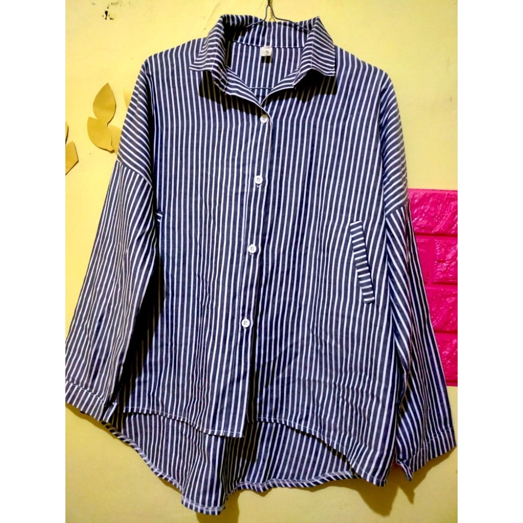 Kemeja Salur Wanita  hitam putih oversized blouse