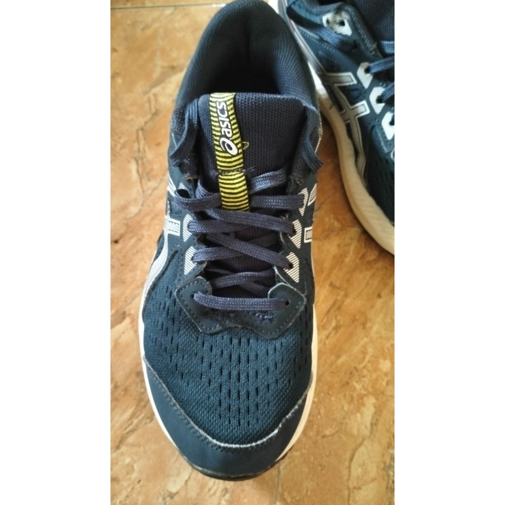 Second sepatu volly ASICS biru