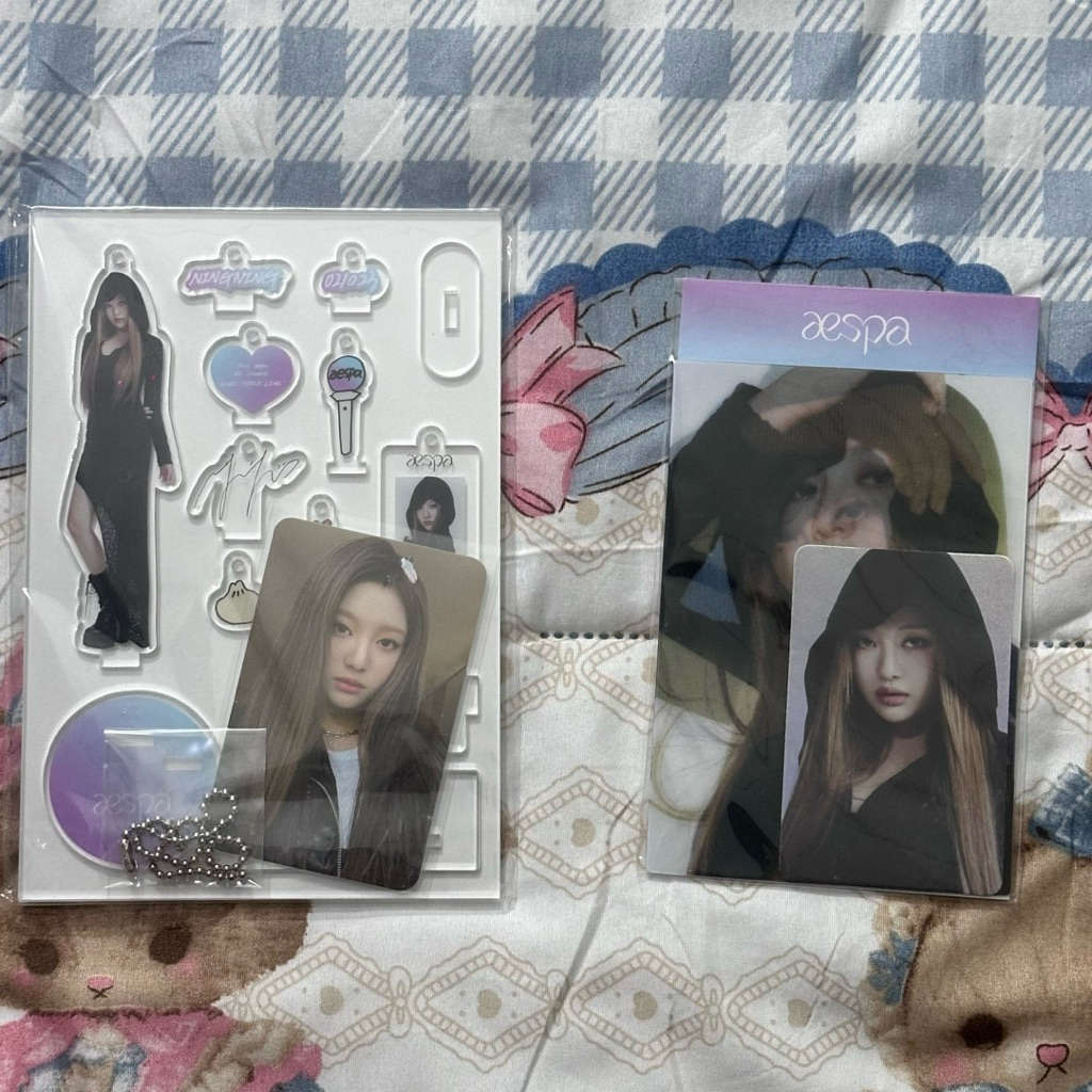 AESPA NINGNING STAND KEYRING & LENTICULAR CARD SET OFFICIAL