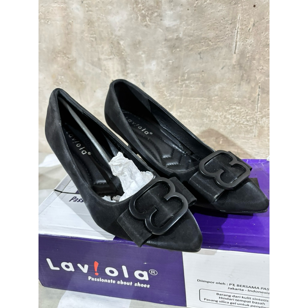 heels hitam laviola