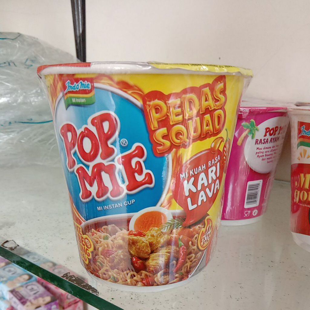 pop mie pedas squad kari lava dan bakso granat 79g