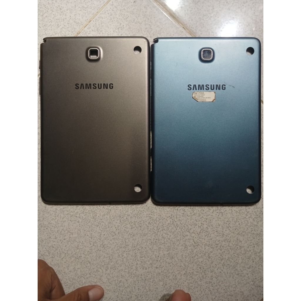 Tutup Samsung P355