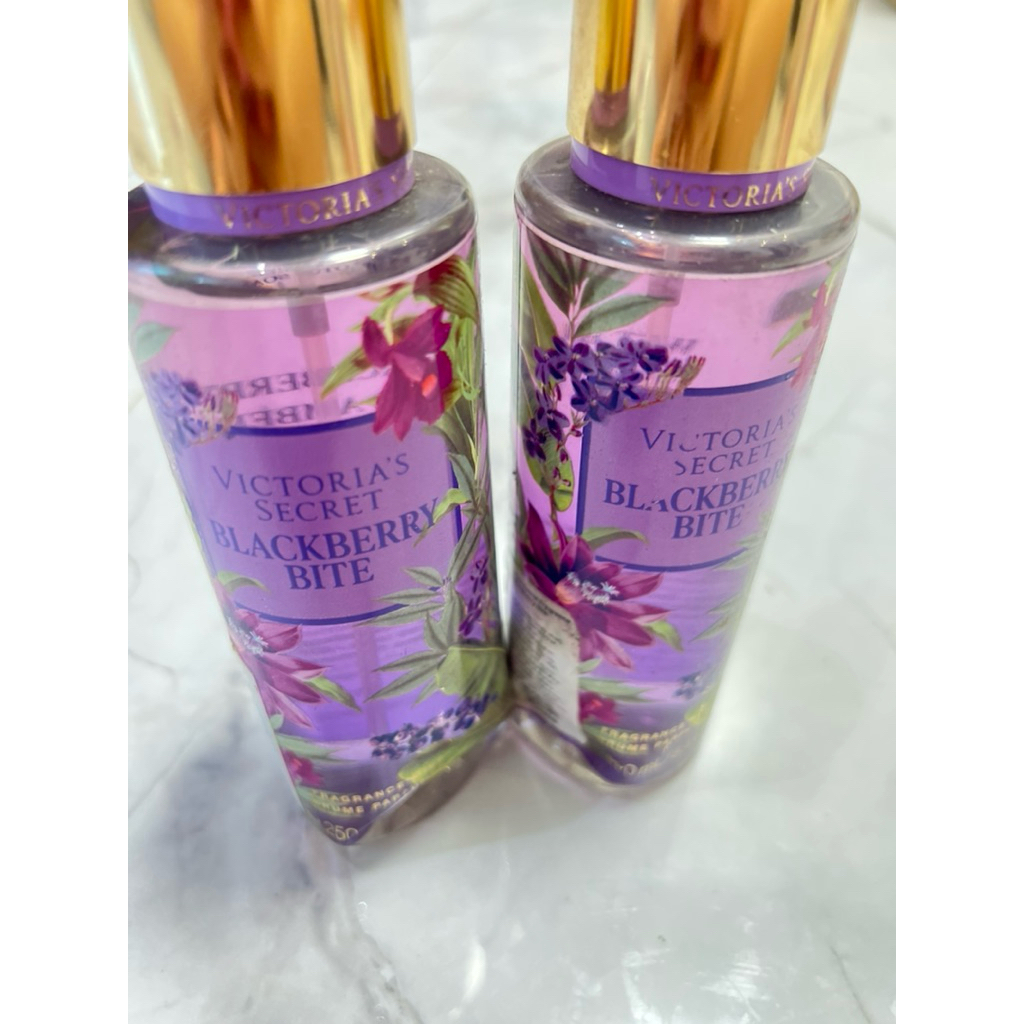 Fragrance Mist varian Blackberry Bite.  Aroma buah-buahan segar dengan sentuhan anggur dan melon