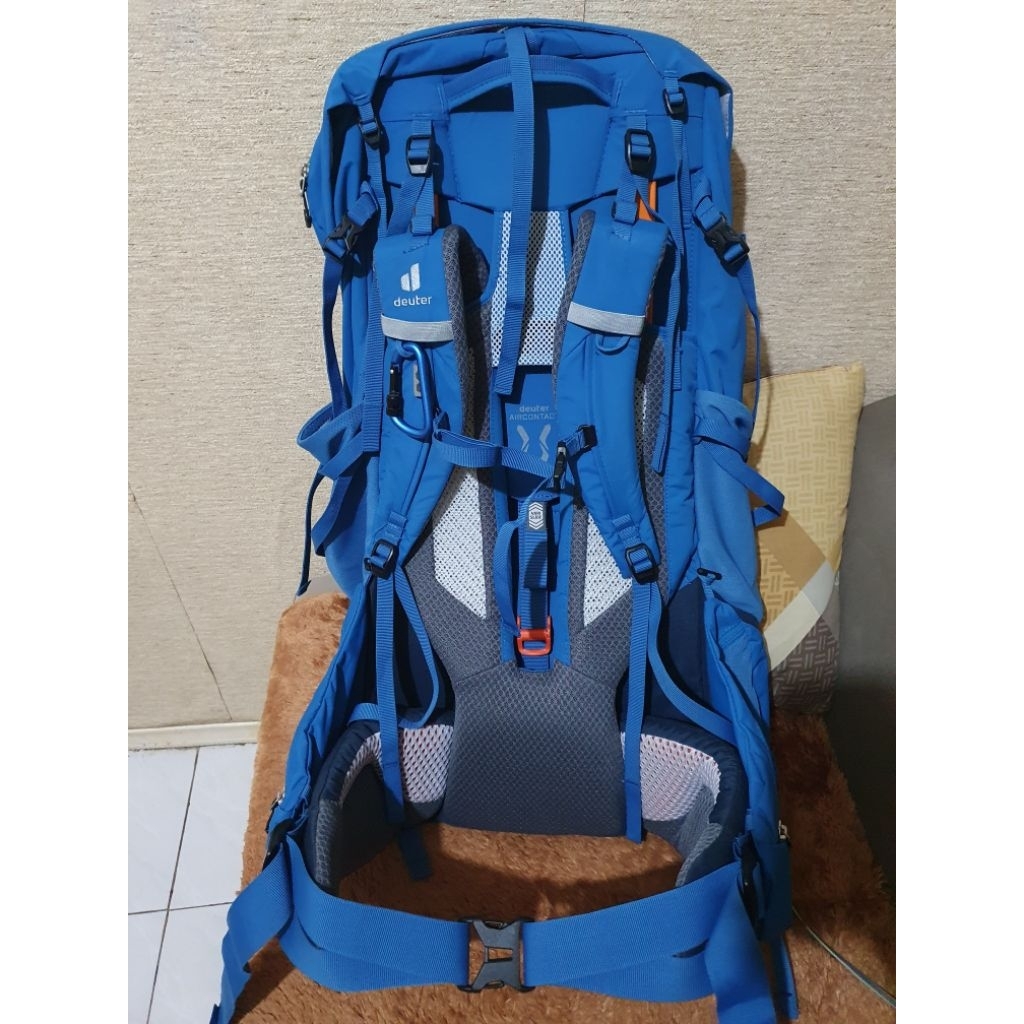 deuter 70+10L like new