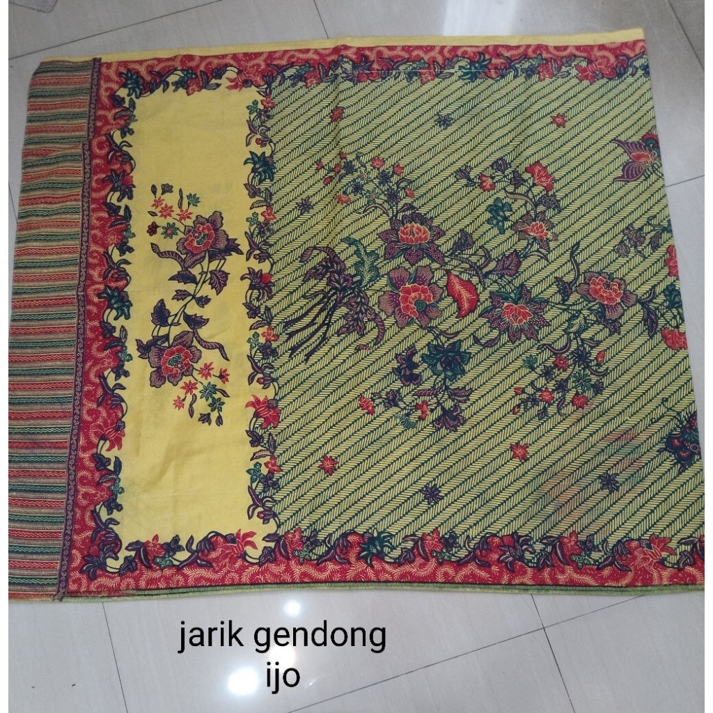 Kain jarik dan gendongan batik pl