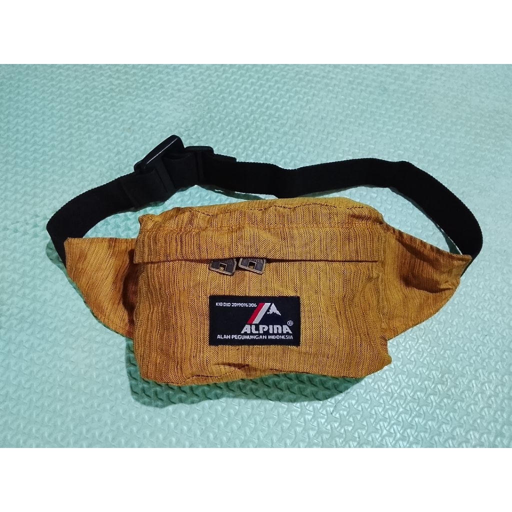 Tas pinggang Alpina