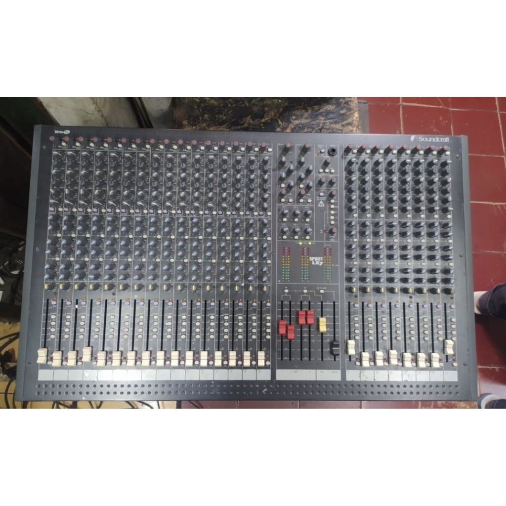 soundcraft LX7-24