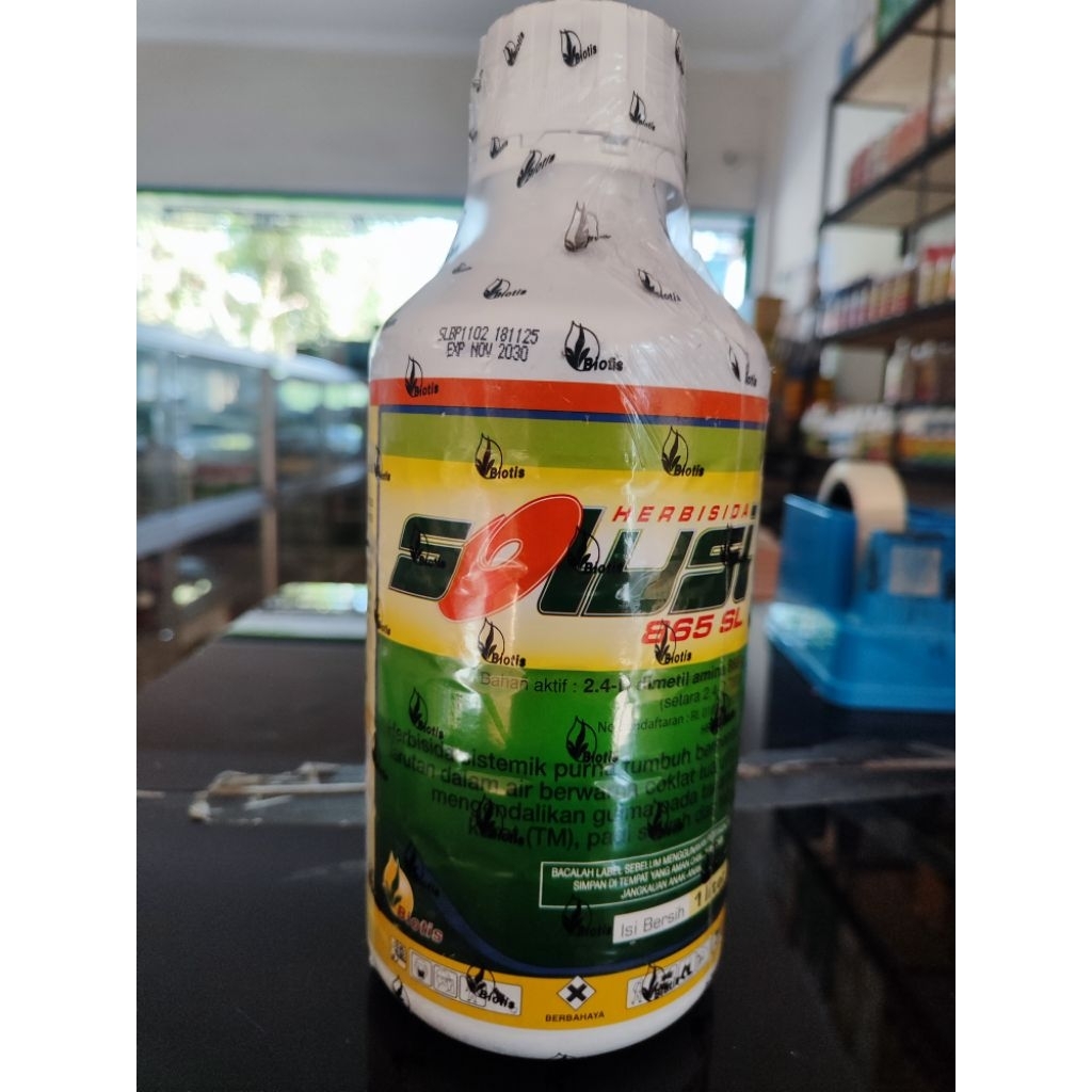 Hebisida Sistemik 2.4-D Dimetil Amina Solusi 865 g/liter