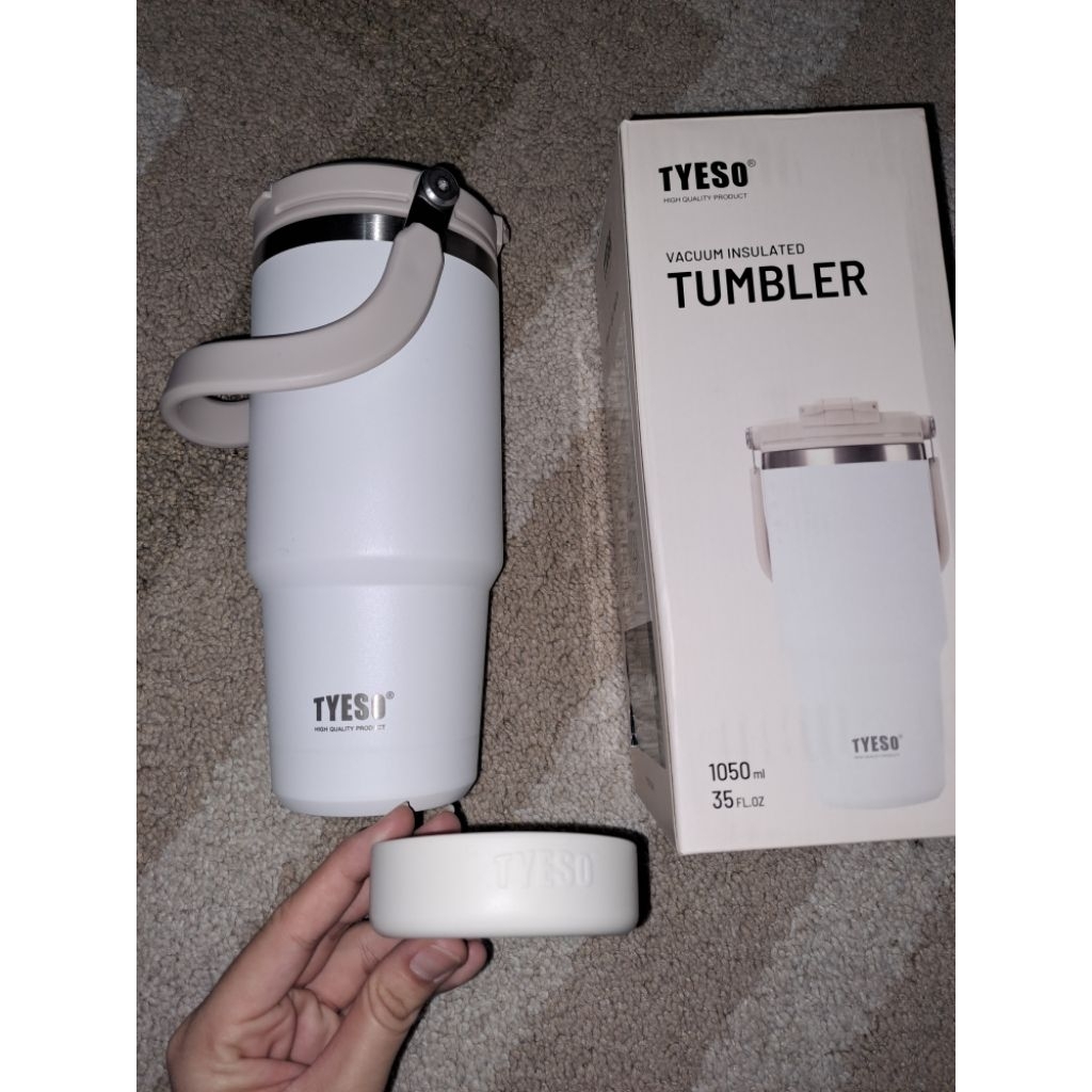 preloved tumbler Tyeso 1050 ml warna putih include karet pelindung