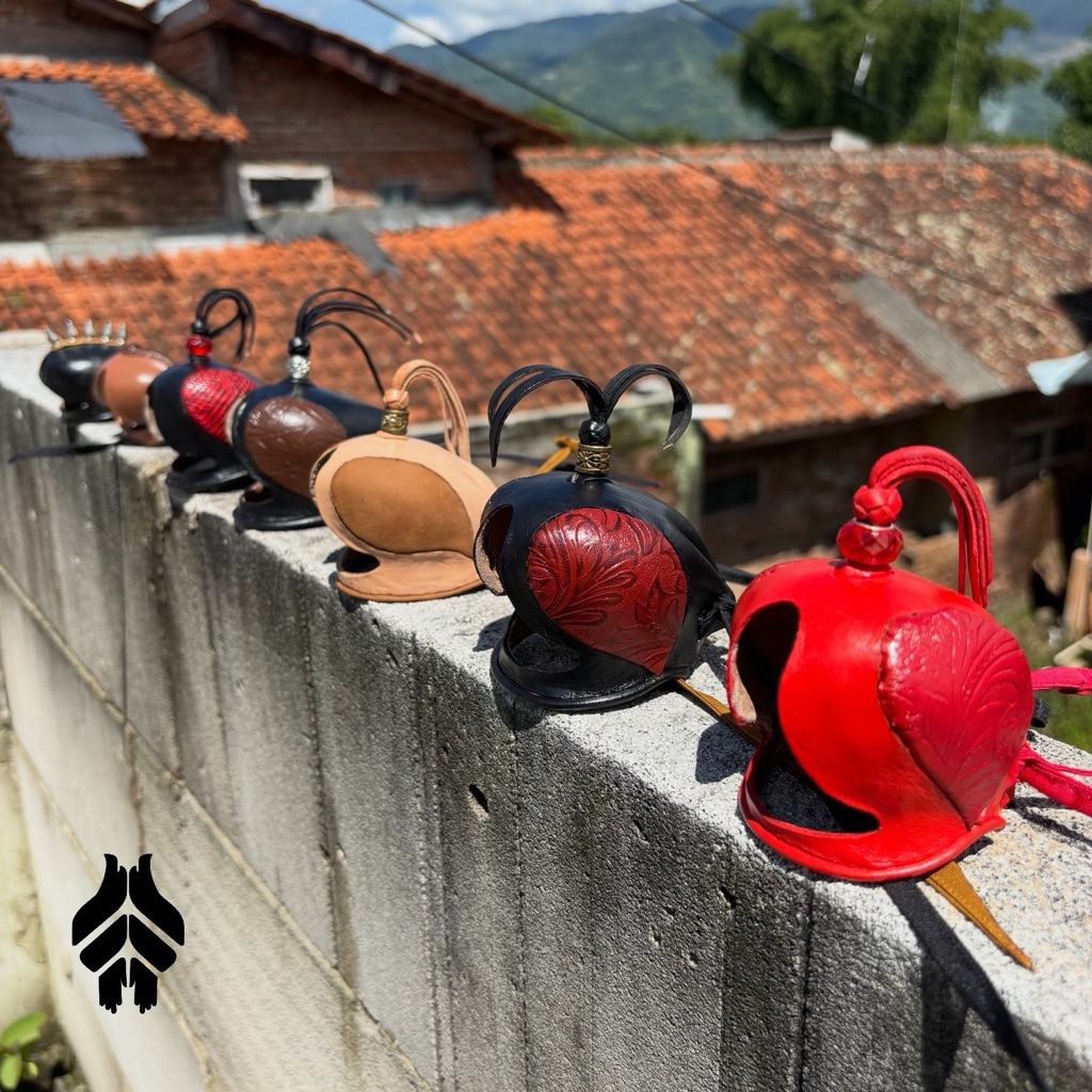 READY STOCK FALCONRY HOOD. HOOD BURUNG ELANG. PENUTUP KEPALA BOP