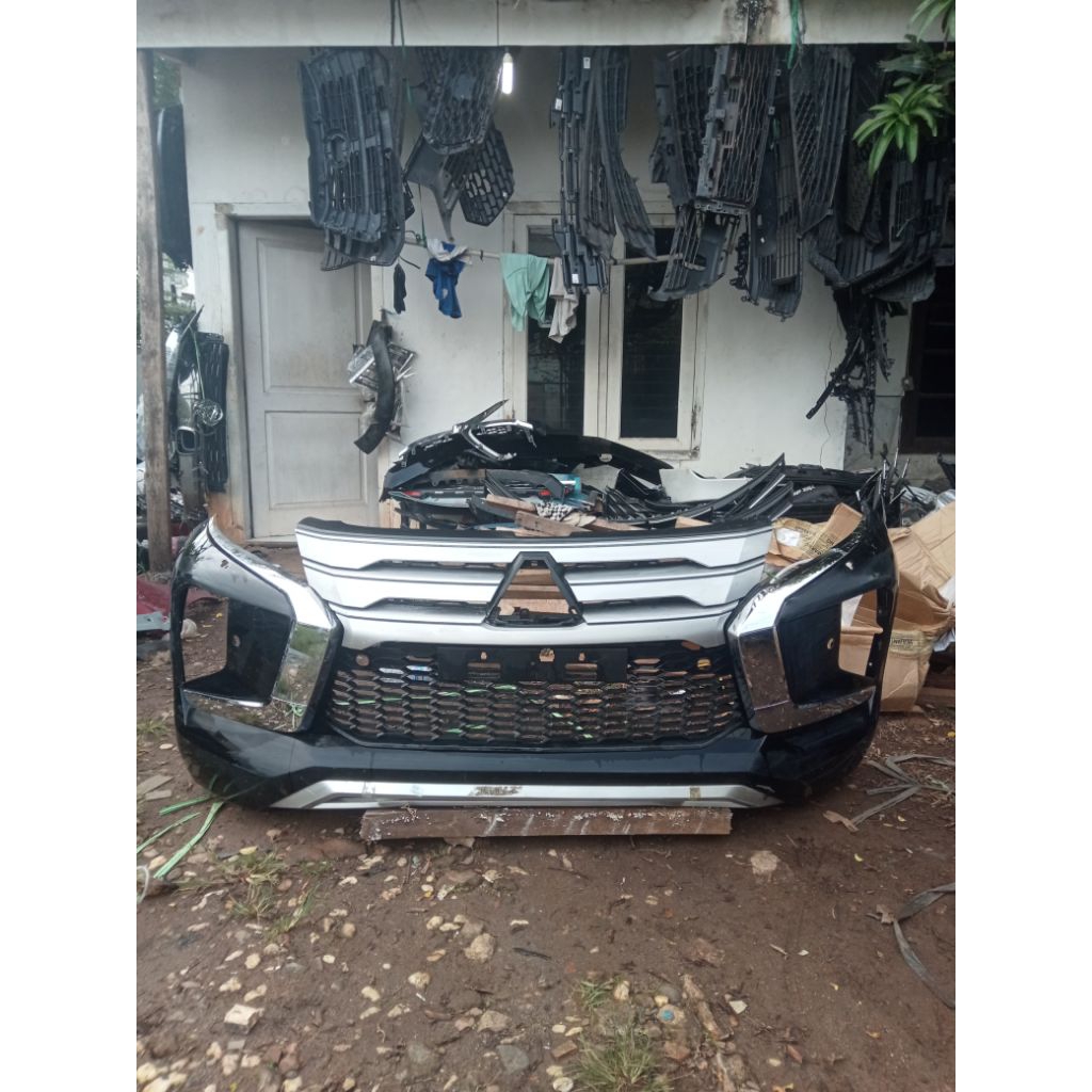 bumper bemper depan Mitsubishi Pajero 2021-2023 original copotan