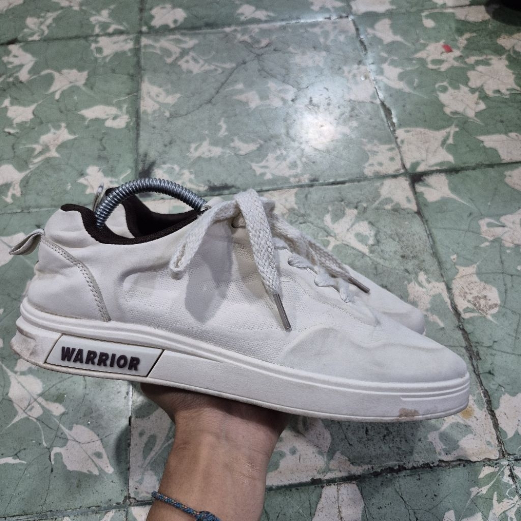 Sepatu Warrior Sneakers Pria(42)