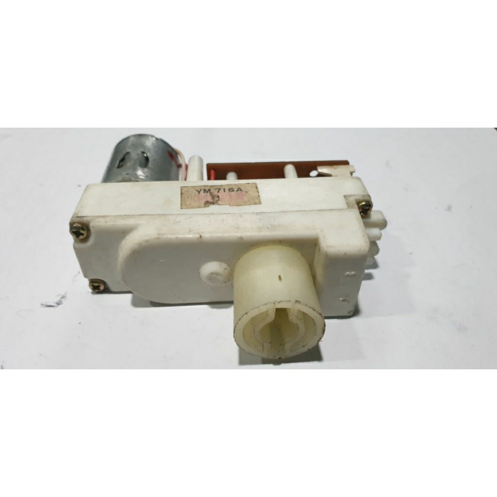 Motor dc 12 volt beserta dudukan YM716A bekas