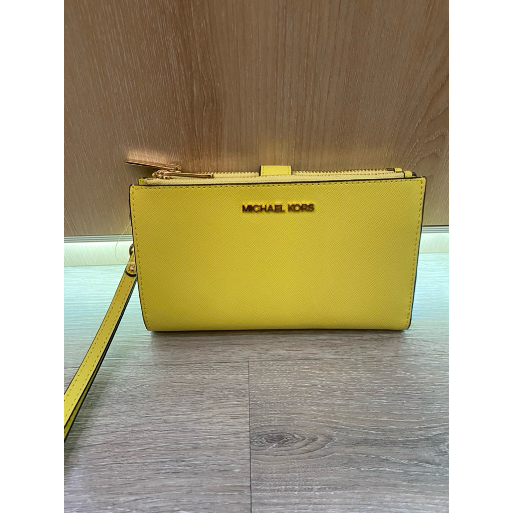 MK247 MK Jet set phone wallet buttercup